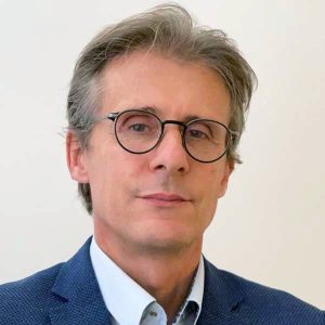 Portrait du Dr Pierre MOULINOUX, chirurgie orthopédique au PSPM (cliniques Diaconat-Roosevelt et Diaconat-Fonderie, Mulhouse)